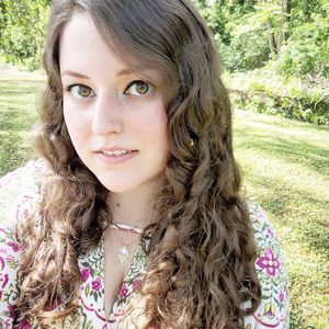 Meet your Posher, Emi